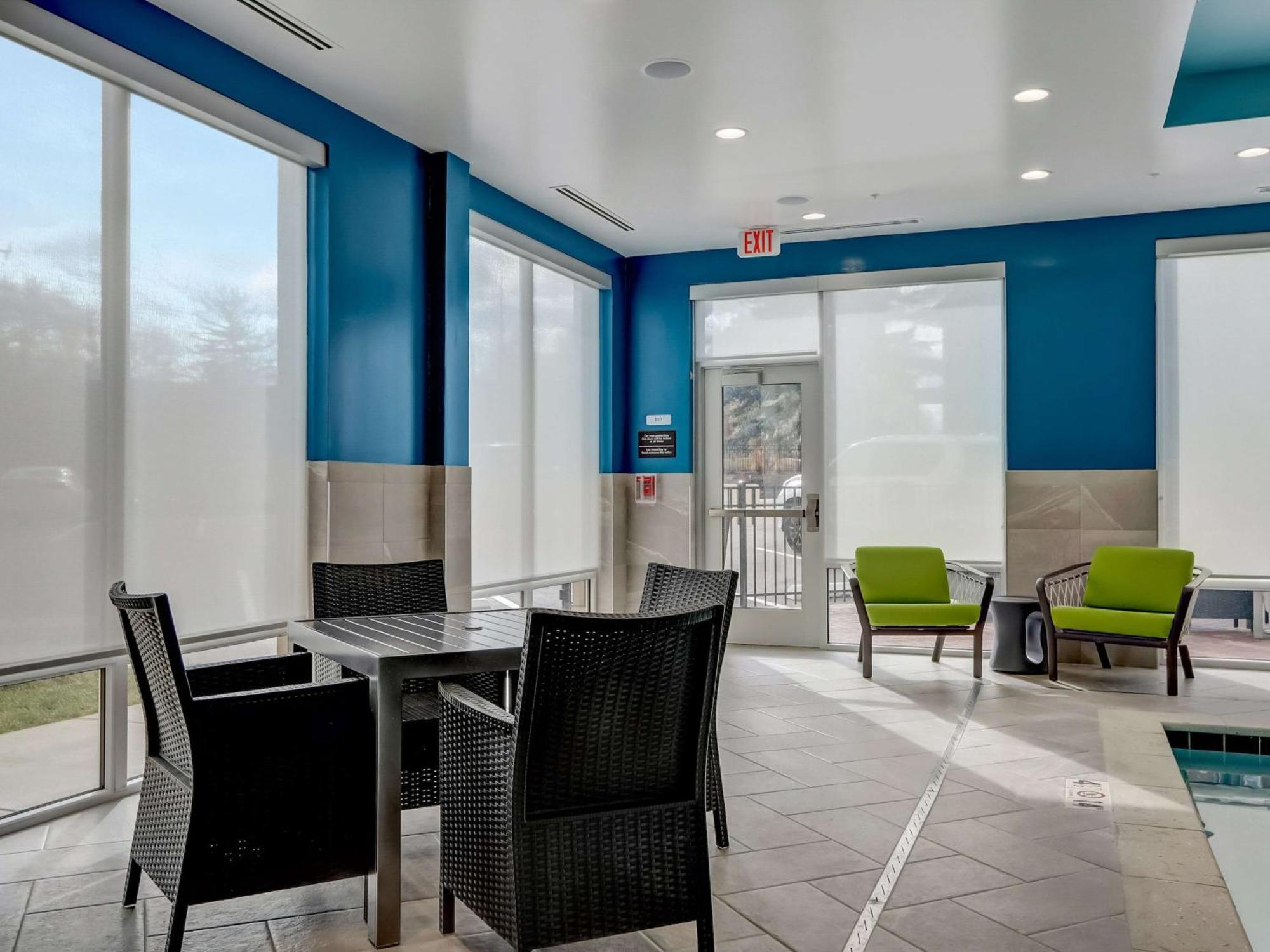 Hampton Inn & Suites Cincinnati Midtown Rookwood מראה חיצוני תמונה